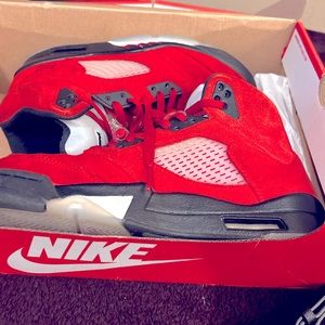 4y size 5 in women’s. Raging bulls. Wore 3x. Have original box and paper.